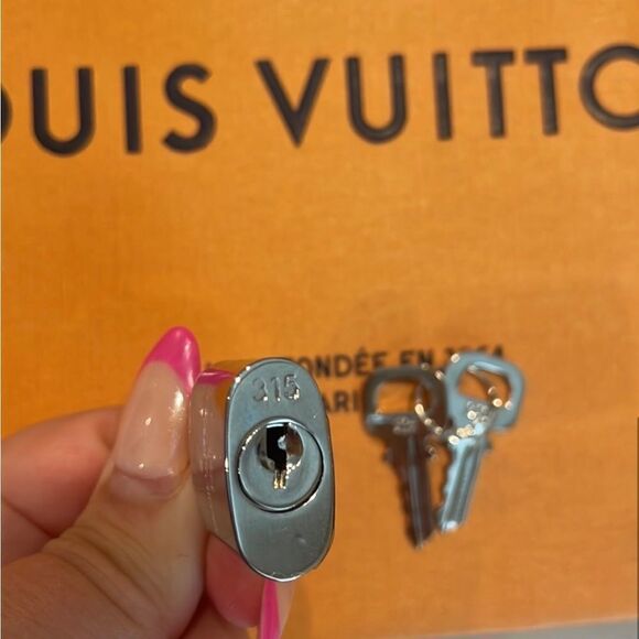 Louis Vuitton Silver Lock and Key - Picture 3 of 5